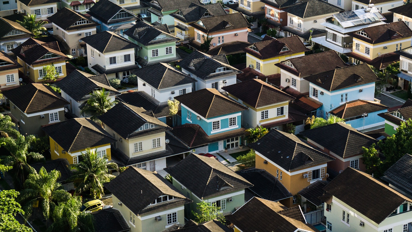 Aerial view of a dense suburban neighborhood and its residential streets